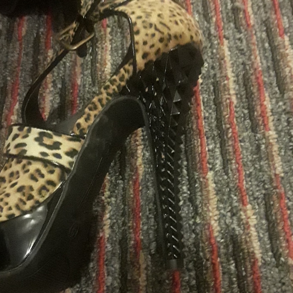 Heels - Picture 4 of 7